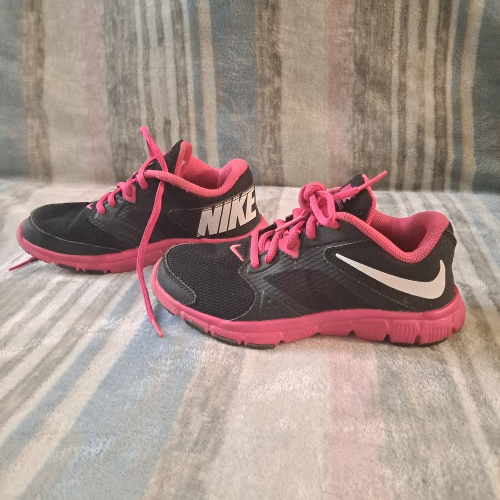 Nike Training Flex Supreme TR 3 Sneakers Youth Sz 1Y